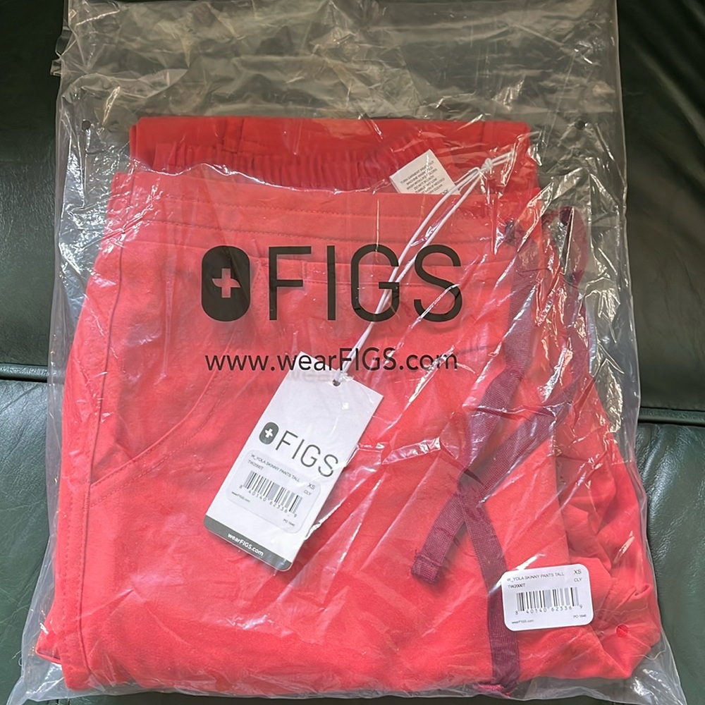Womens Figs Scrubs. Yola Skinny Pants TALL XS. Color CLY.